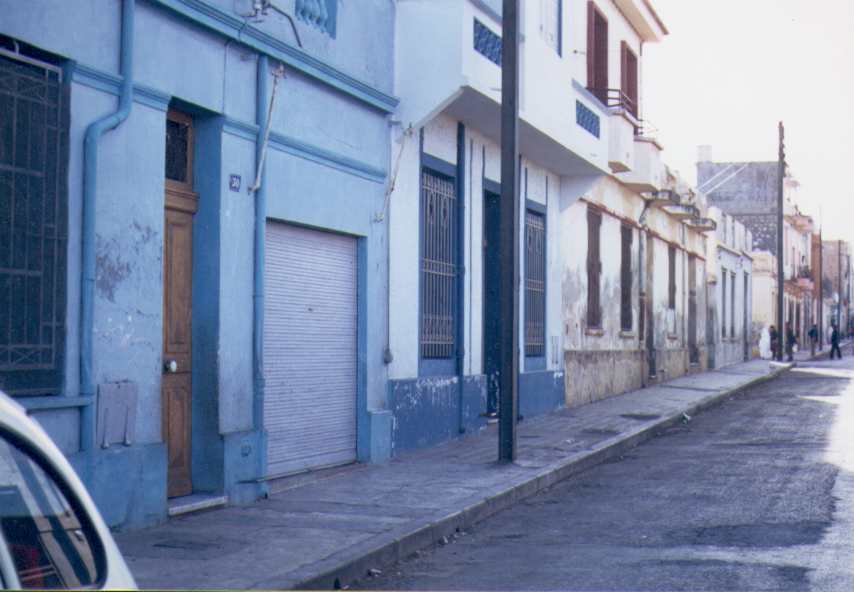 aguy-brazza bas droit.jpg (45593 octets)