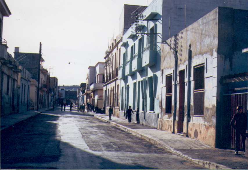 aguy-brazza bas gauche.jpg (51589 octets)